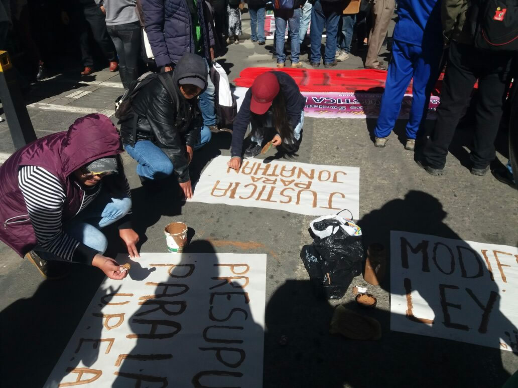 En diciembre de 2018, seis meses después de la muerte de Jonathan, sus compañeros de la UPEA  salieron a las calles a pedir justicia | Foto: APG